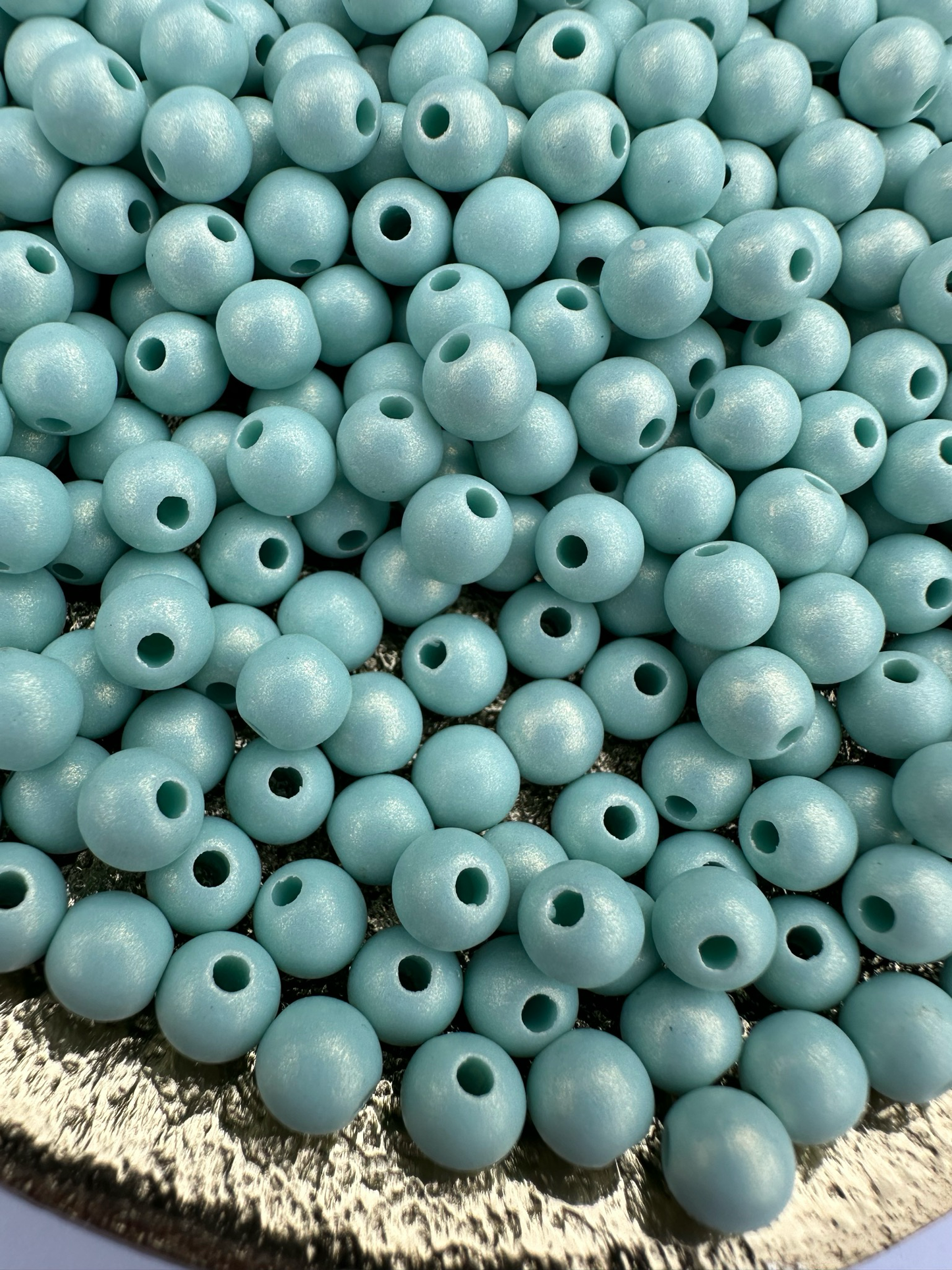 Mellemsmå perler grøn pastel