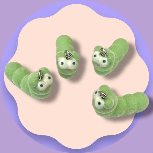 Fluffy larve 🐛